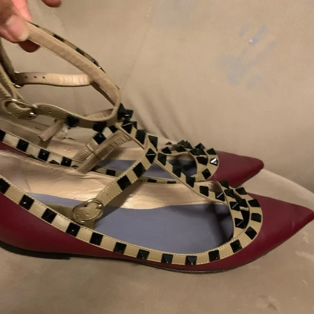 Authentic genuine Valentino Rockstud flat